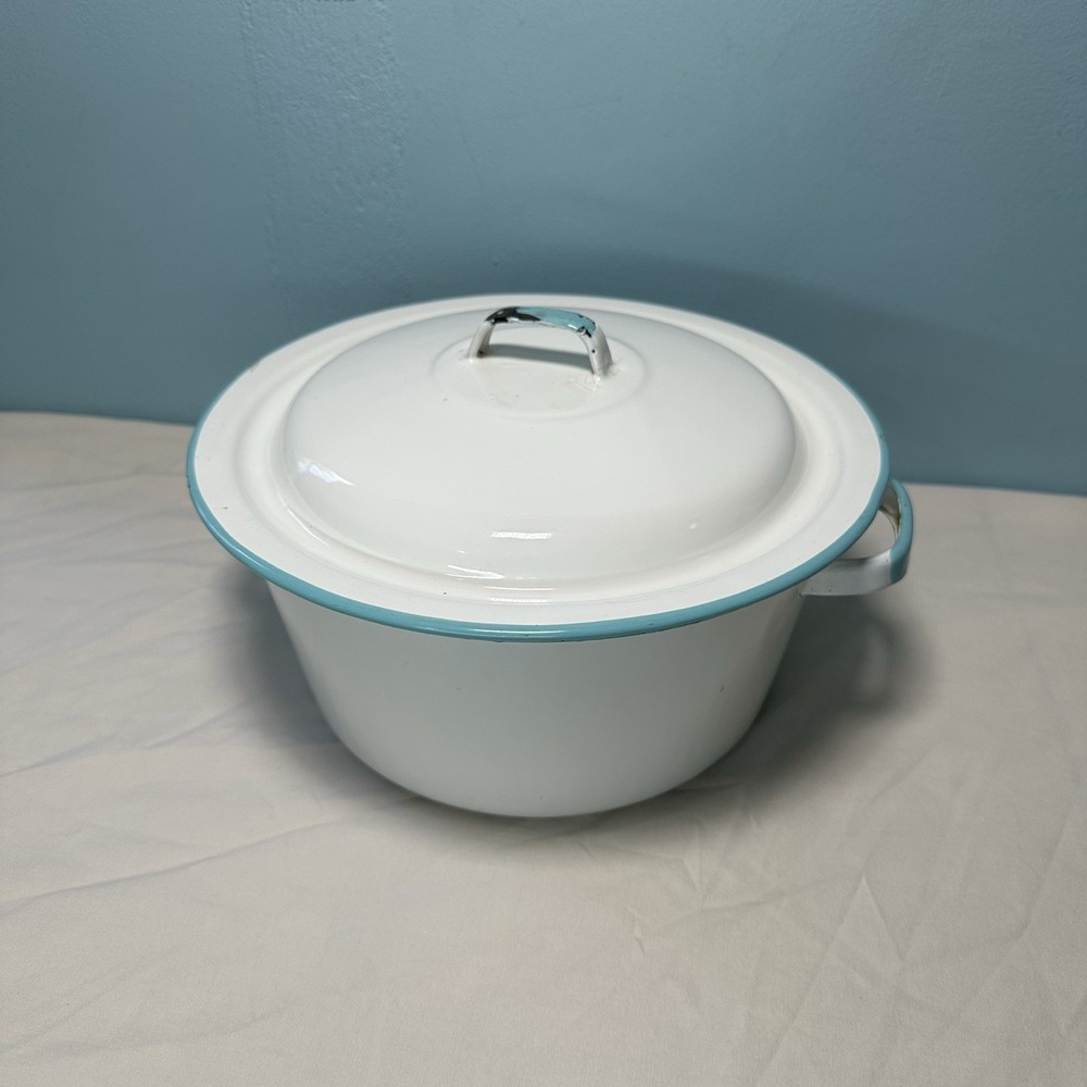 White Enamel Stock Pot 9"x4" w/Lid ~ Turquoise Trim ~ Vintage